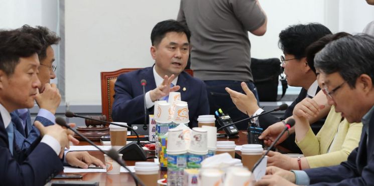 김종민 "정개특위 연장안하면 6월말 패트 심의·의결"