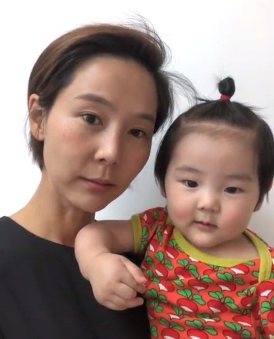 김나영, 둘째 아들 사진 공개 "아까 머리자르기 전에는 행복했었는데"