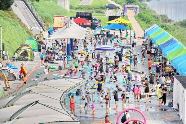 지난해 8월 ‘금천 퐁당퐁당 어린이물놀이장’ 전경