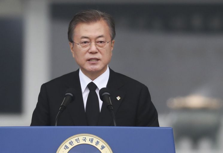 한국당 "文대통령의 김원봉 헌사, 귀를 의심" 비난 