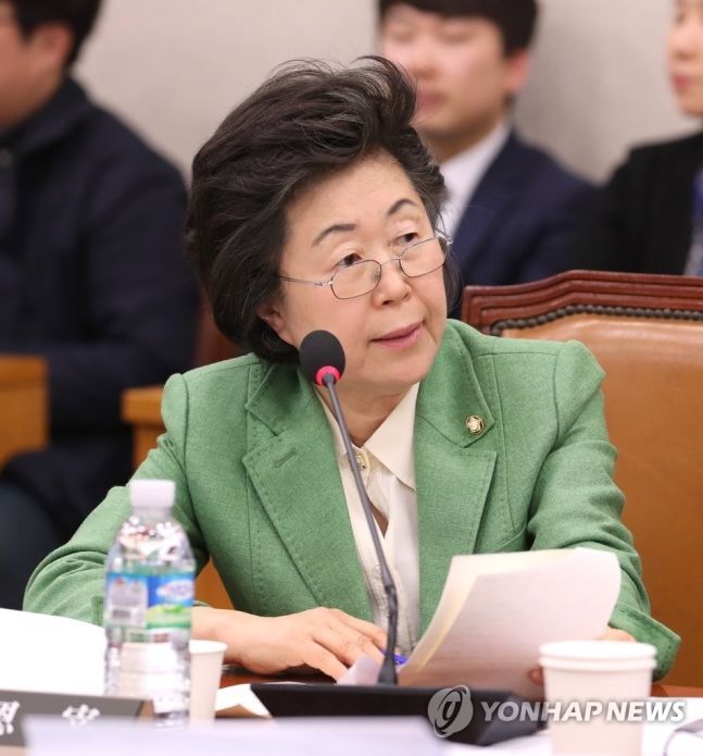 자유한국당 이은재 의원이 지난 3월14일 열린 국회 법제사법위원회 전체회의에서 박상기 법무부 장관에게 질의하고 있다/사진=연합뉴스
