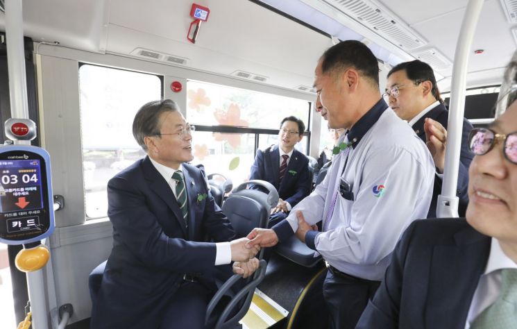 '달리는 공기청정기' 수소전기버스 시대 온다