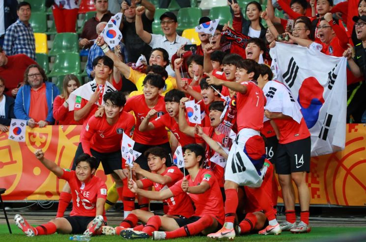 국제축구연맹(FIFA) 20세 이하(U-20) 월드컵에서 36년 만에 4강 신화를 재현한 우리 U-20 축구대표팀[이미지출처=연합뉴스]