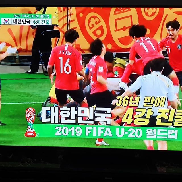 정해인이 올린 TV 속 대한민국 대표팀의 8강전 승리 장면 / 사진=정해인 인스타그램