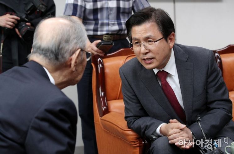 [포토] 백선엽 장군 예방하는 황교안 대표