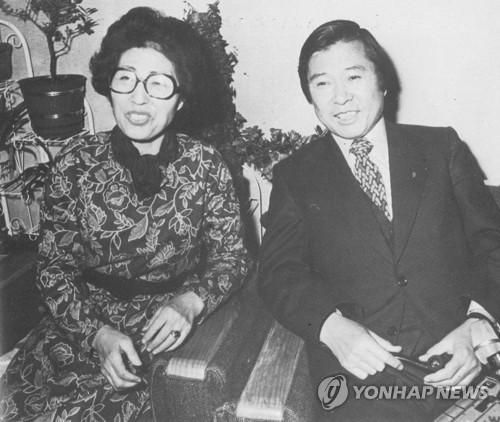 [종합]"더 강한 투쟁 하시라" 이희호, 김대중의 영원한 정치적 동지
