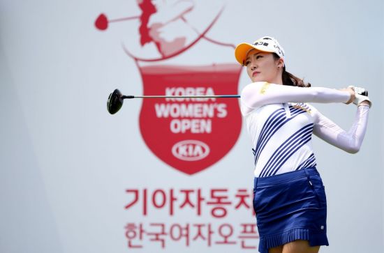오지현이 한국여자오픈에서 15년 만에 타이틀방어에 도전한다.
