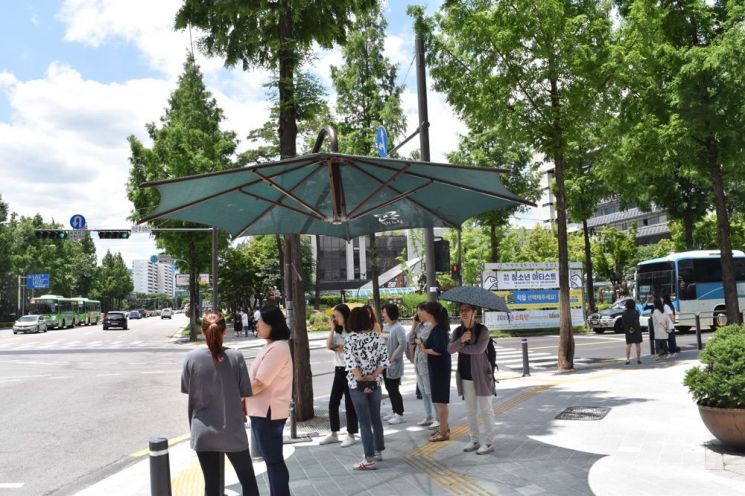 여름철 뙤약볕 막아주는 ’그늘막’ 올해도 활짝~