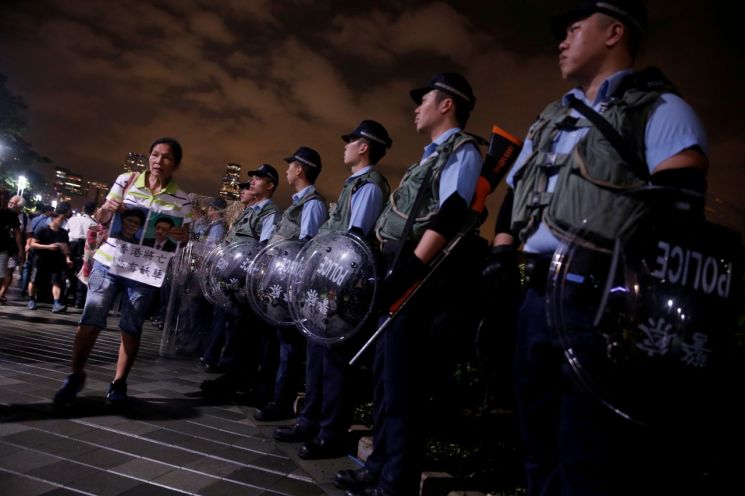 홍콩 범죄인인도법 2차 심의…새벽부터 수천명 시위대 집결