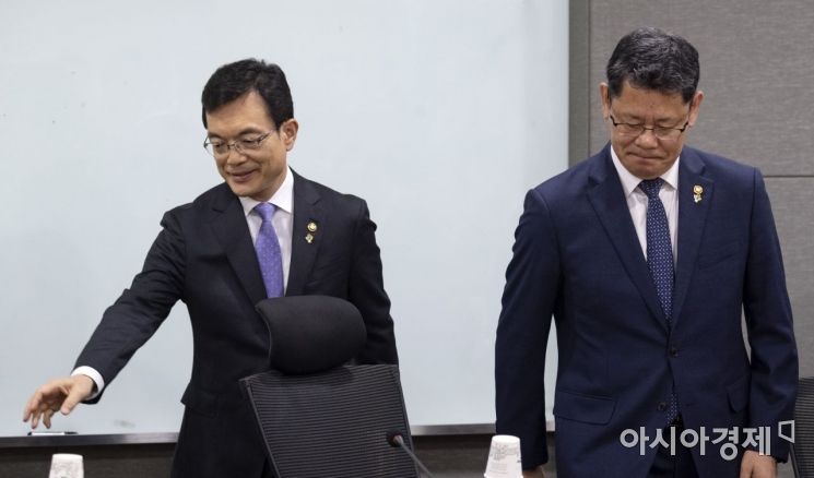 [포토] 김연철 장관, 외통위 당정 참석