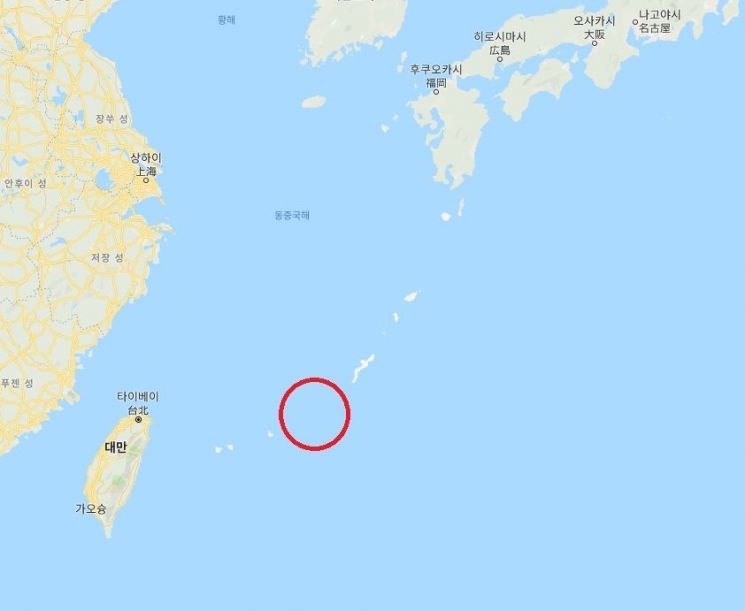미야코해협(붉은원 표시)은 일본 오키나와에서 대만으로 향하는 통로에 위치한 해협으로 중국과 일본이 수차 영해 분쟁을 일으킨 지정학적 요충지다.(사진=구글맵)