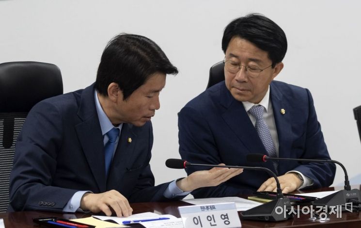 [포토] 의견 나누는 민주당 원내지도부