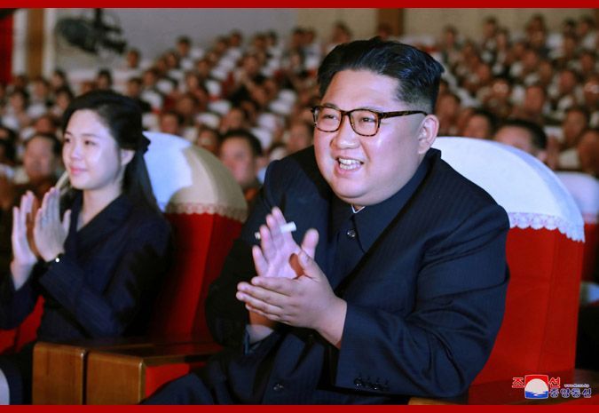 김정은 북한 국무위원장이 제2기 제7차 군인가족예술소조경연에서 당선된 군부대들의 군인가족예술조조경연을 관람했다고 조선중앙통신이 지난 3일 보도했다. (사진=연합뉴스)