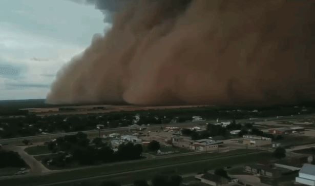 거대 모래폭풍 하부브가 불어 텍사스 주 일부를 마비시켰다./사진=크리스 멀키 제공