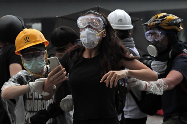 홍콩 시위, 11명 체포·81명 부상·최루탄 2배 사용 