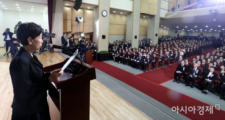 [포토] 약력보고하는 손숙 전 장관