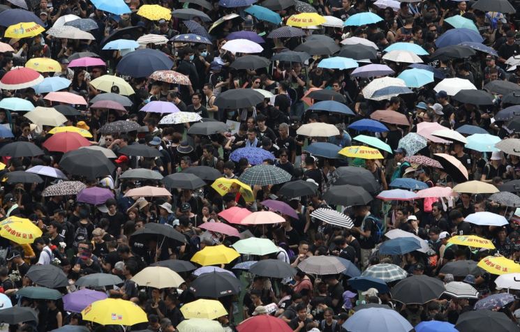 [포토]홍콩 검은옷 행진 "송환법 완전 철폐"