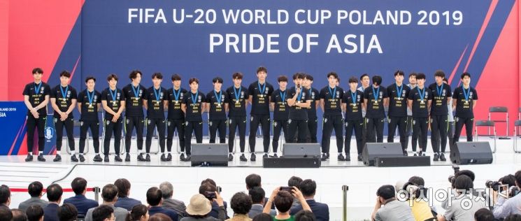 [포토] 소감 발표하는 주장 황태현