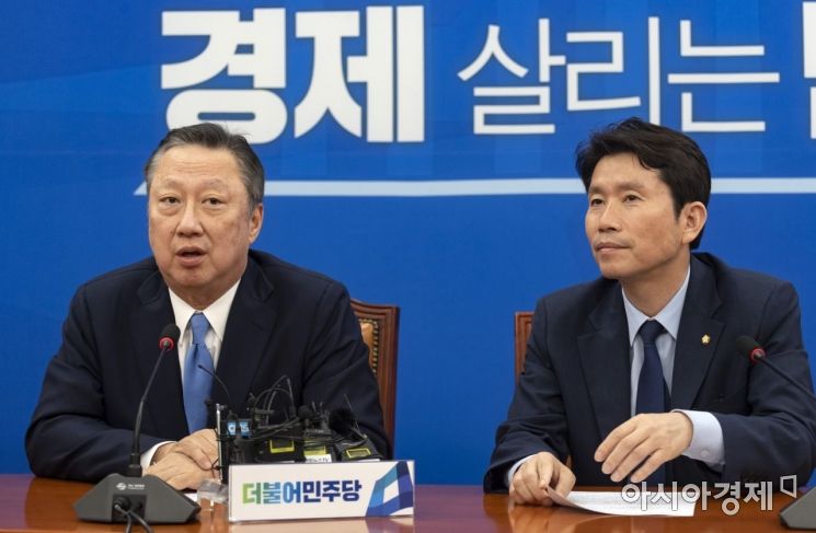[포토] 민주당 찾은 박용만 회장