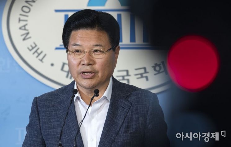 [포토] 홍문종, 자유한국당 탈당 기자회견