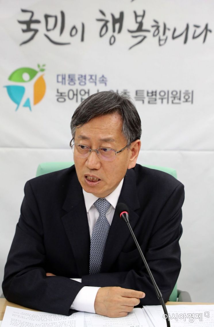 [포토] 첫 회의 주재하는 박진도 농어업·농어촌 특별위