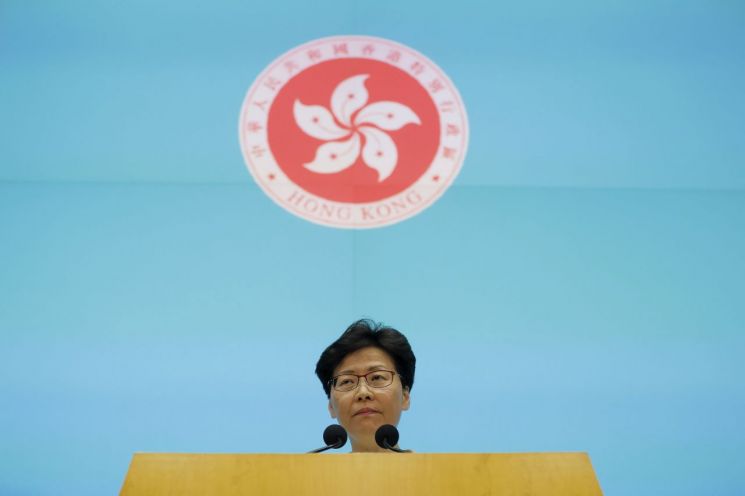 홍콩 행정장관 "진심으로 사과…반성했다"