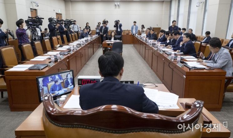 [포토] 자유한국당 빠진 반쪽 상임위
