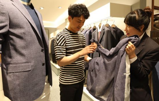 불경기에 몸값 확 낮춘 男수트…홈쇼핑·온라인서 불티