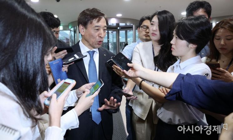 [포토] 답변하는 이주열 한은 총재