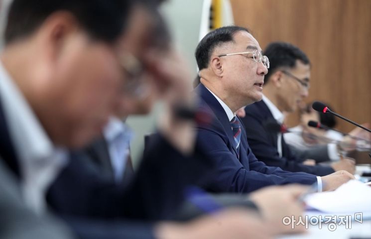 2019년 6월 서울 종로구 정부서울청사에서 열린 제7차 공공기관운영위원회에 참석한 홍남기 경제부총리 겸 기획재정부 장관 [사진=김현민 기자]