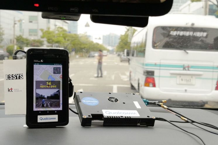 퀄컴·KT·이씨스, 5G 차량간통신 시연