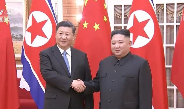 김정은·시진핑 "북·중관계 발전으로 지역 평화와 안정"