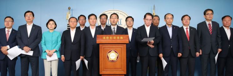 한국당 TK 의원들 "김해신공항 재검토는 선거용" 강력 반발 
