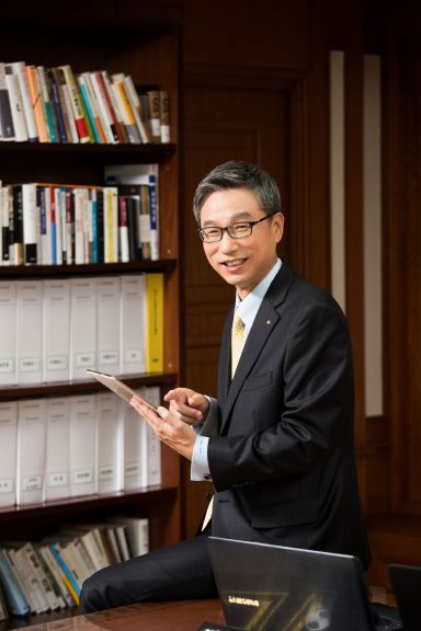 [아시아초대석]허인 "카뱅 보고 무릎 탁 쳤다…은행원 마인드 바꾸자"