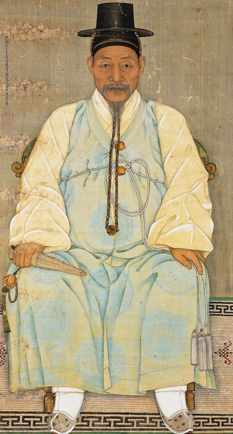 석지채용신 '초상화(肖像畵)', ink and color on silk, 57.3×109.6㎝, 경매 추정가 8000만-1억5000만원
  [사진= 서울옥션 제공]