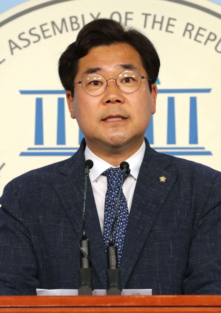 민주 "인사청문회만 참석하겠다는 한국당, 어처구니 없을따름"