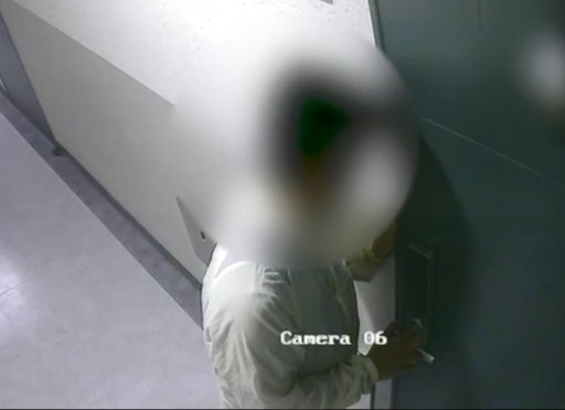 광주서 혼자 사는 여성의 집에 침입하려 한 30대 남성[광주 서부경찰서 제공 CCTV영상 캡처