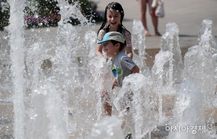 [포토] 물놀이가 즐거운 아이들