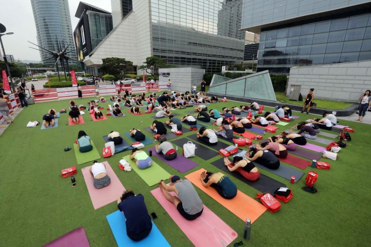 강남구 ‘세계 요가의 날’ 맞아 요가 이벤트 개최