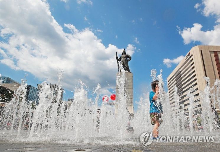 [날씨]일요일 서울 낮 최고 35도…내륙엔 소나기 예보