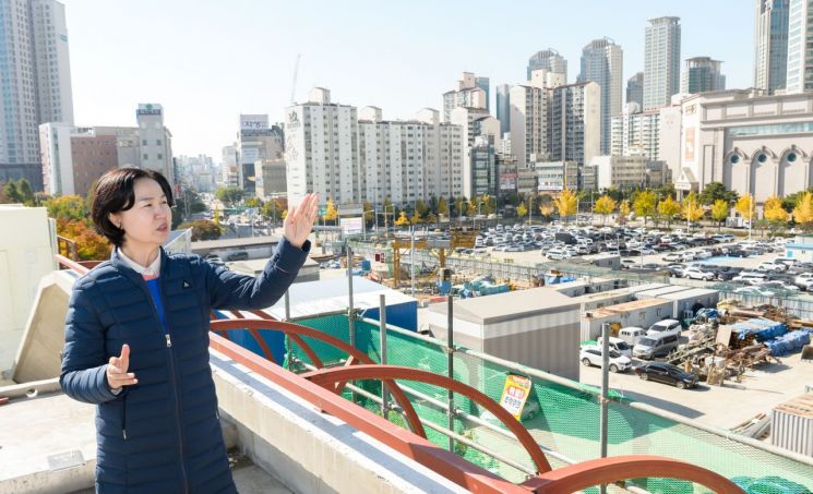 목동유수지 중소기업 혁신성장밸리를 설명하는 김수영 양천구청장