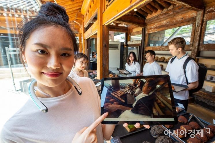 [포토]KT, 넥벤드형 '360 카메라'