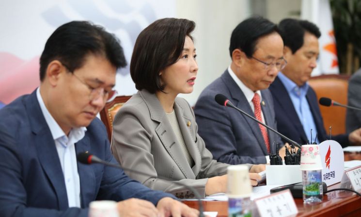 합의해놓고 재협상, 발의하고 반대…딜레마 빠진 한국당 
