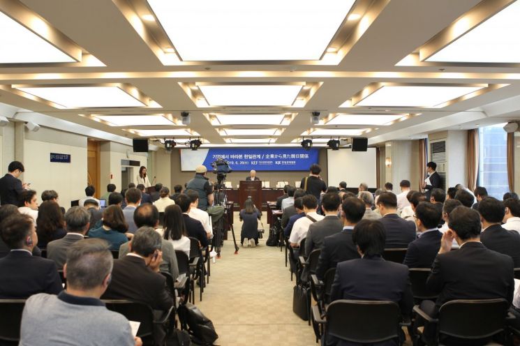 지난 6월 한국경영자총협회 주관으로 개최된 한일경제협력포럼에서 손경식 경총 회장이 연설을 하고 있다./사진=경총