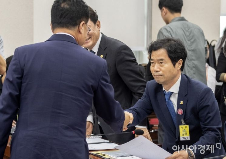 [포토] 인사 나누는 김승환 교육감·정운천 의원