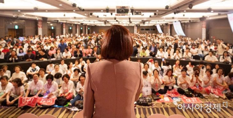 [포토]여성당원들 만난 나경원 원내대표