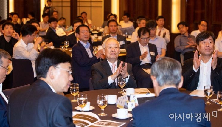 [포토]경총포럼 참석한 손경식 회장