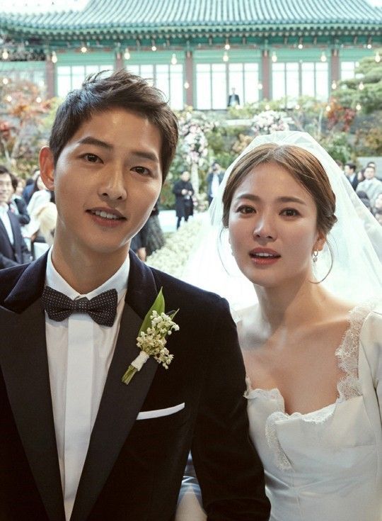 배우 송중기와 송혜교가 지난 2017년10월께 결혼식을 올렸다./사진=블러썸엔터테인먼트, UAA