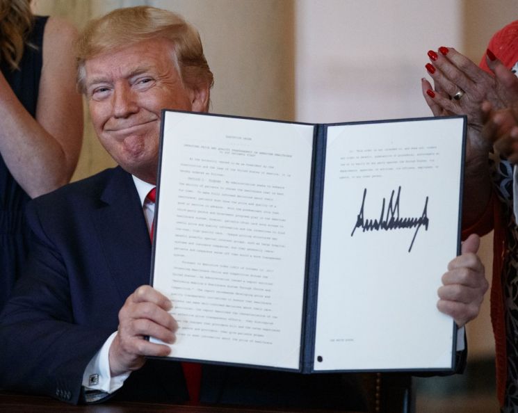 서명 필체로 트럼프 성격 분석해보니…