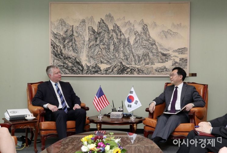 [포토] 대화하는 한미 북핵 수석대표